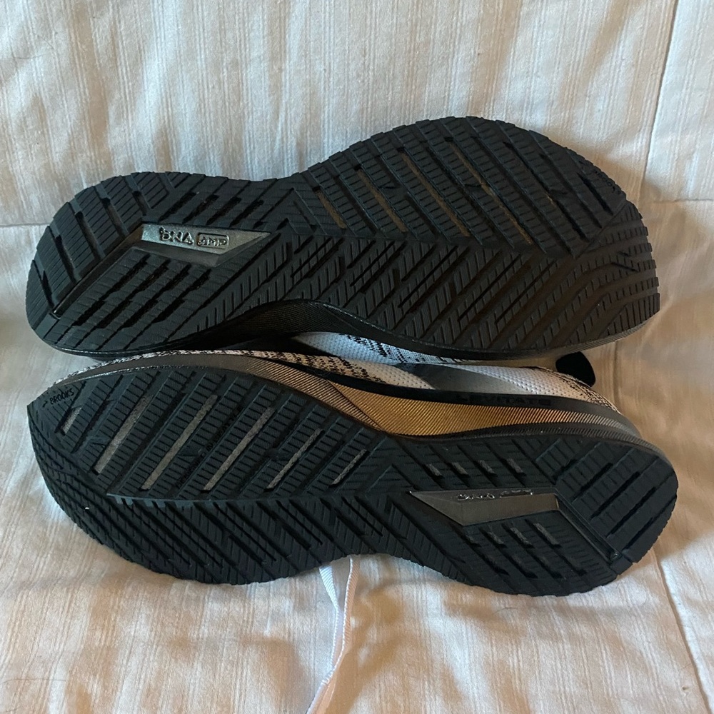 Brooks Levitate 4 Road Running Shoes - Picture 10 of 13